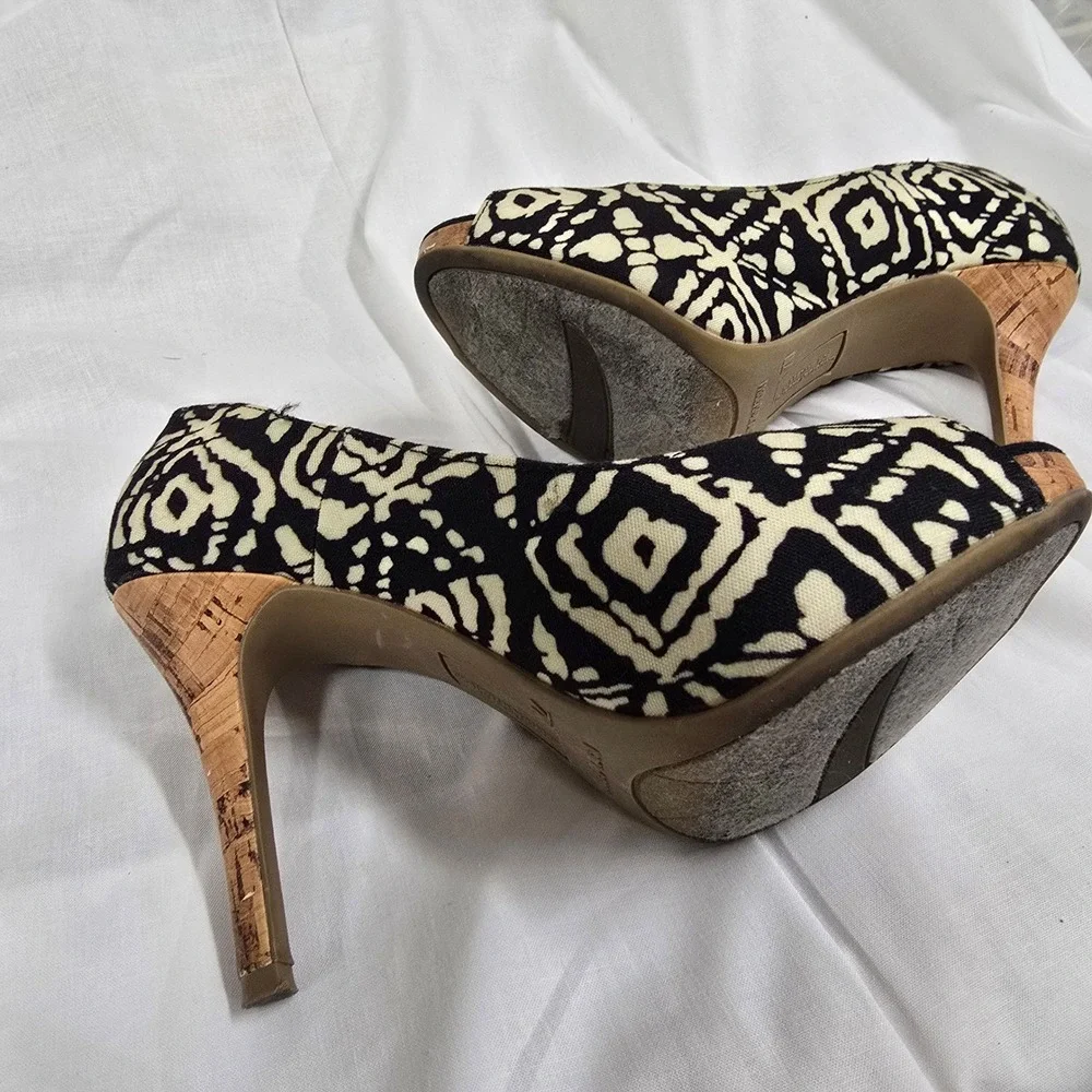 Christian Siriano Black Cream Tribal Print Peep Toe Platform Cork Heels Size 7W - Picture 5 of 5